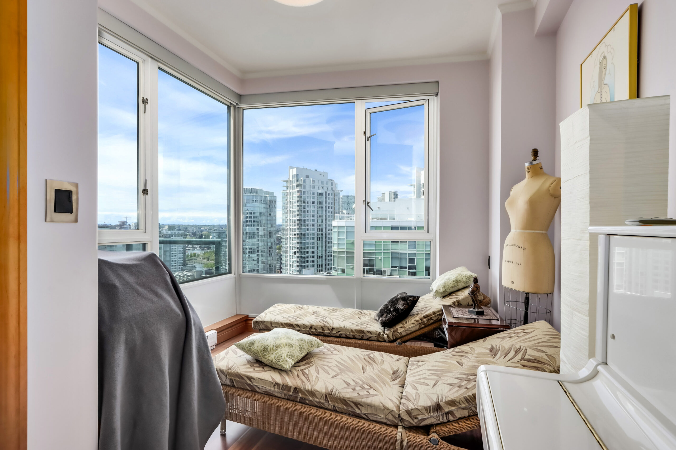 3 Bedroom + Den Penthouse with Huge Roof Deck @ Quaywest II - One West