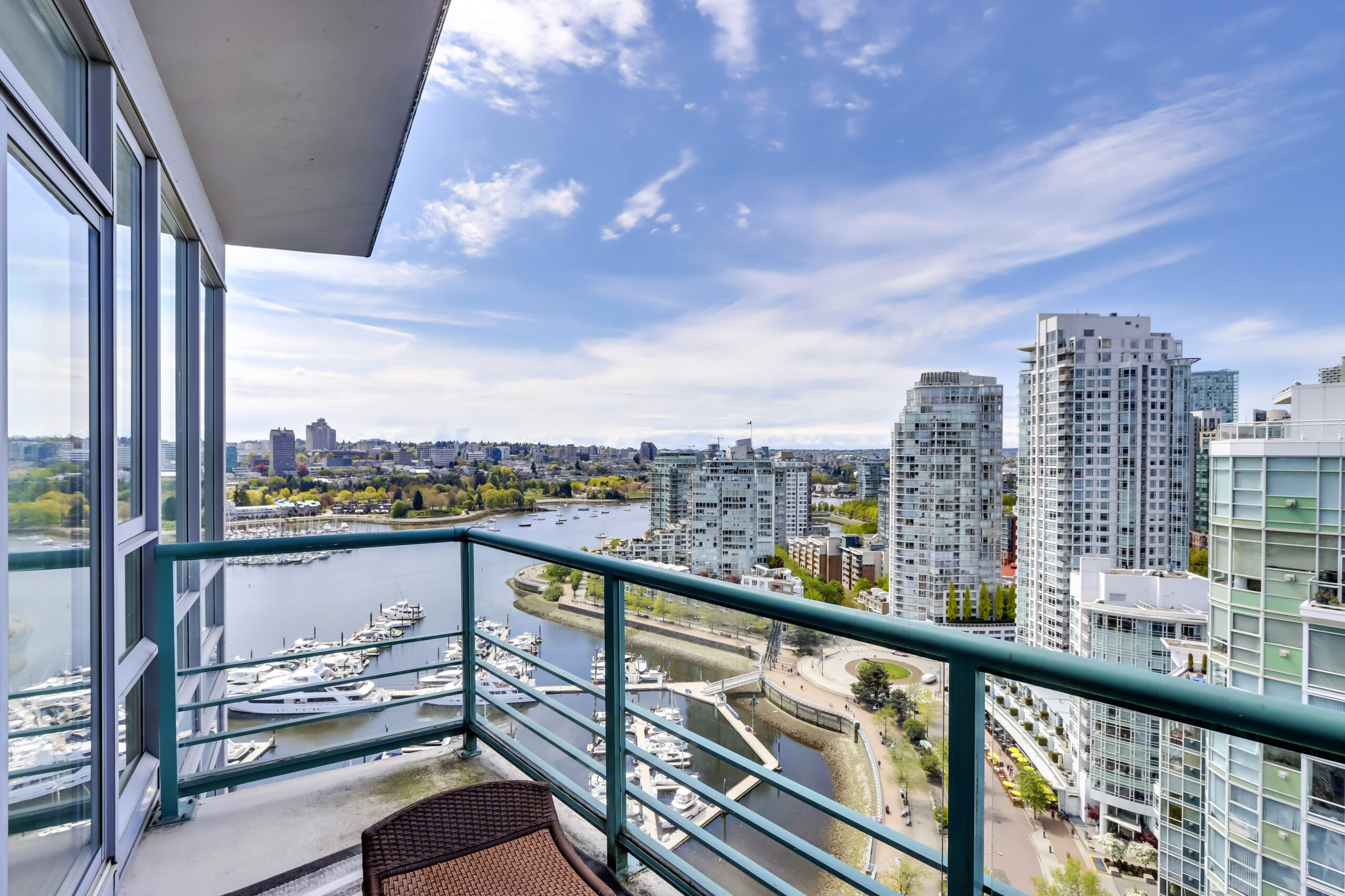 3 Bedroom + Den Penthouse with Huge Roof Deck @ Quaywest II - One West